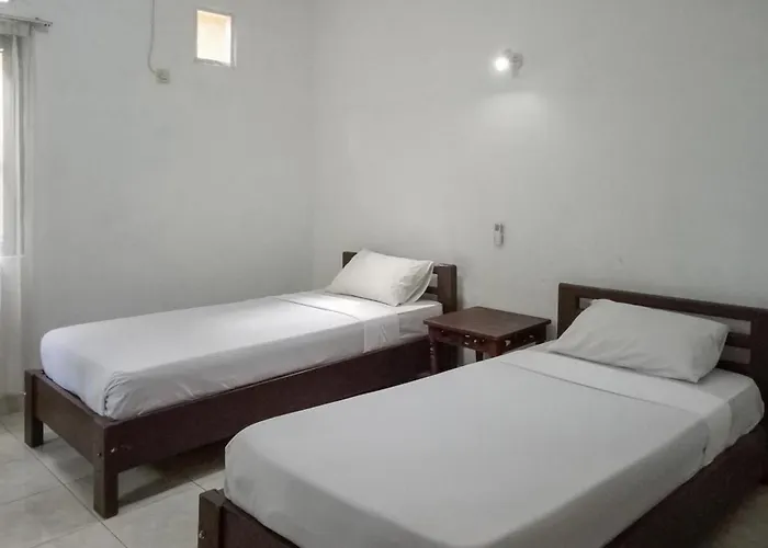 Daton House Near Bali Zoo Ubud Mitra Reddoorz ホテル 2*
