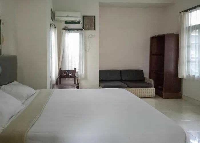 Daton House Near Bali Zoo Ubud Mitra Reddoorz ホテル Darmasaba